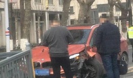 护栏爆料事件视频大全最新,揭秘背后真相与争议